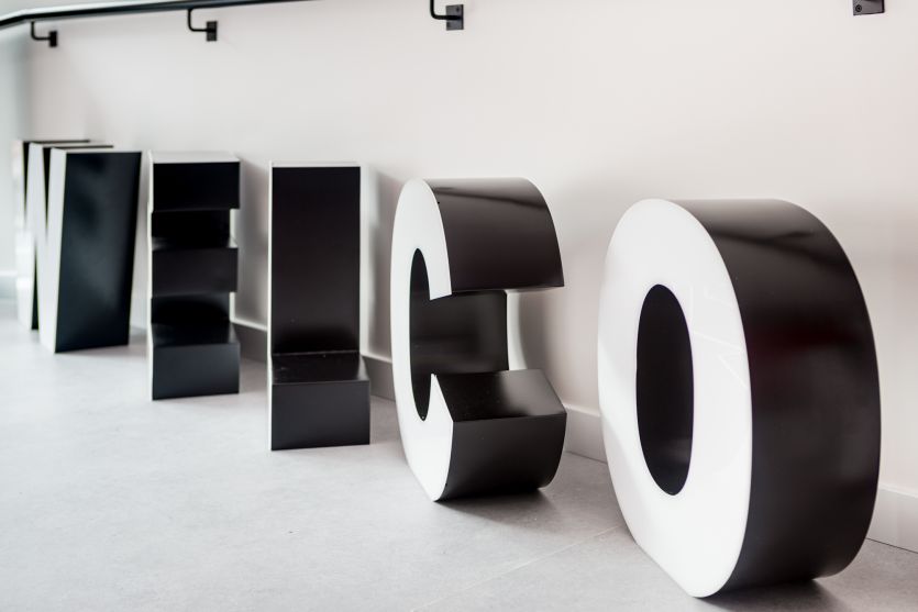 Lletres autoportants